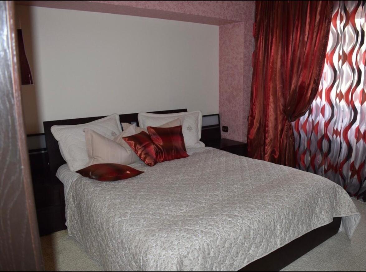 Central Apartment 4 Rooms Брашов Екстериор снимка